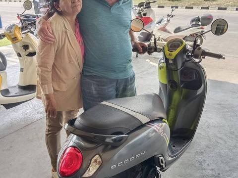 Customer renting a motorbike at BookBike